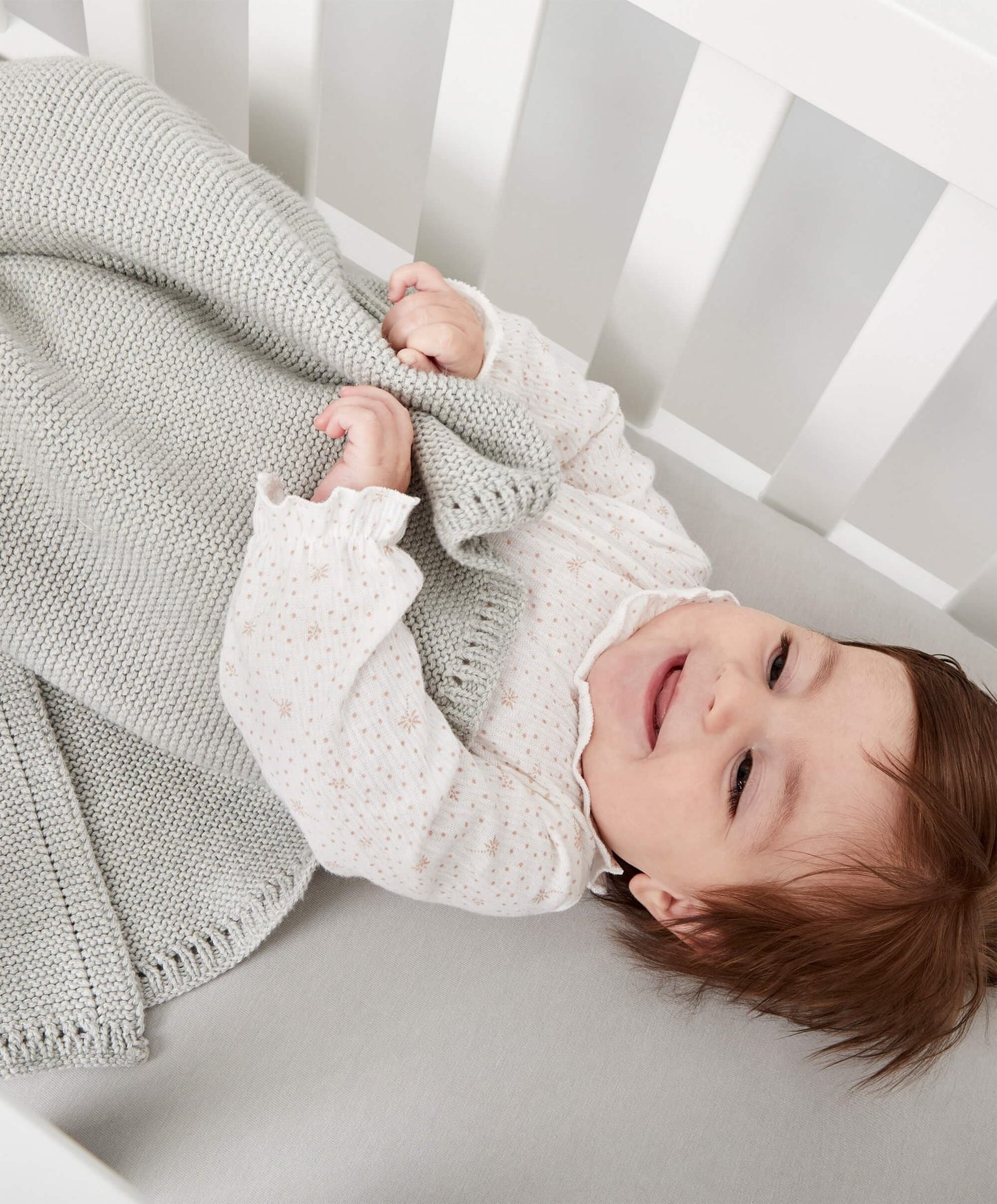 The Little Green Sheep Organic Knitted Cellular Baby Blanket in Dove