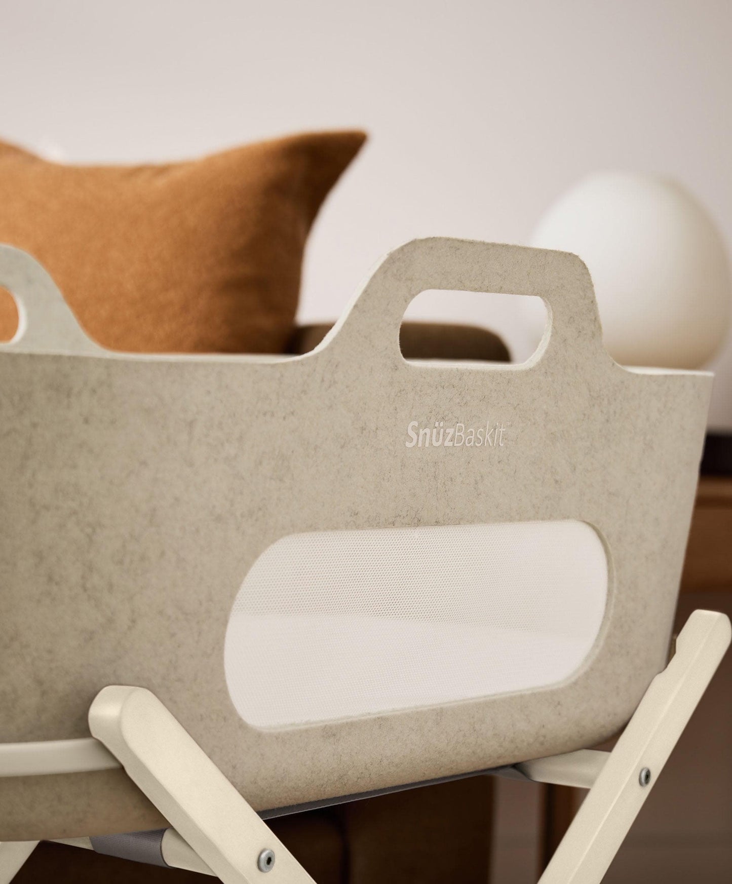 SnuzBaskit Barley Moses Basket & Cashmere Stand - Barley/Cashmere