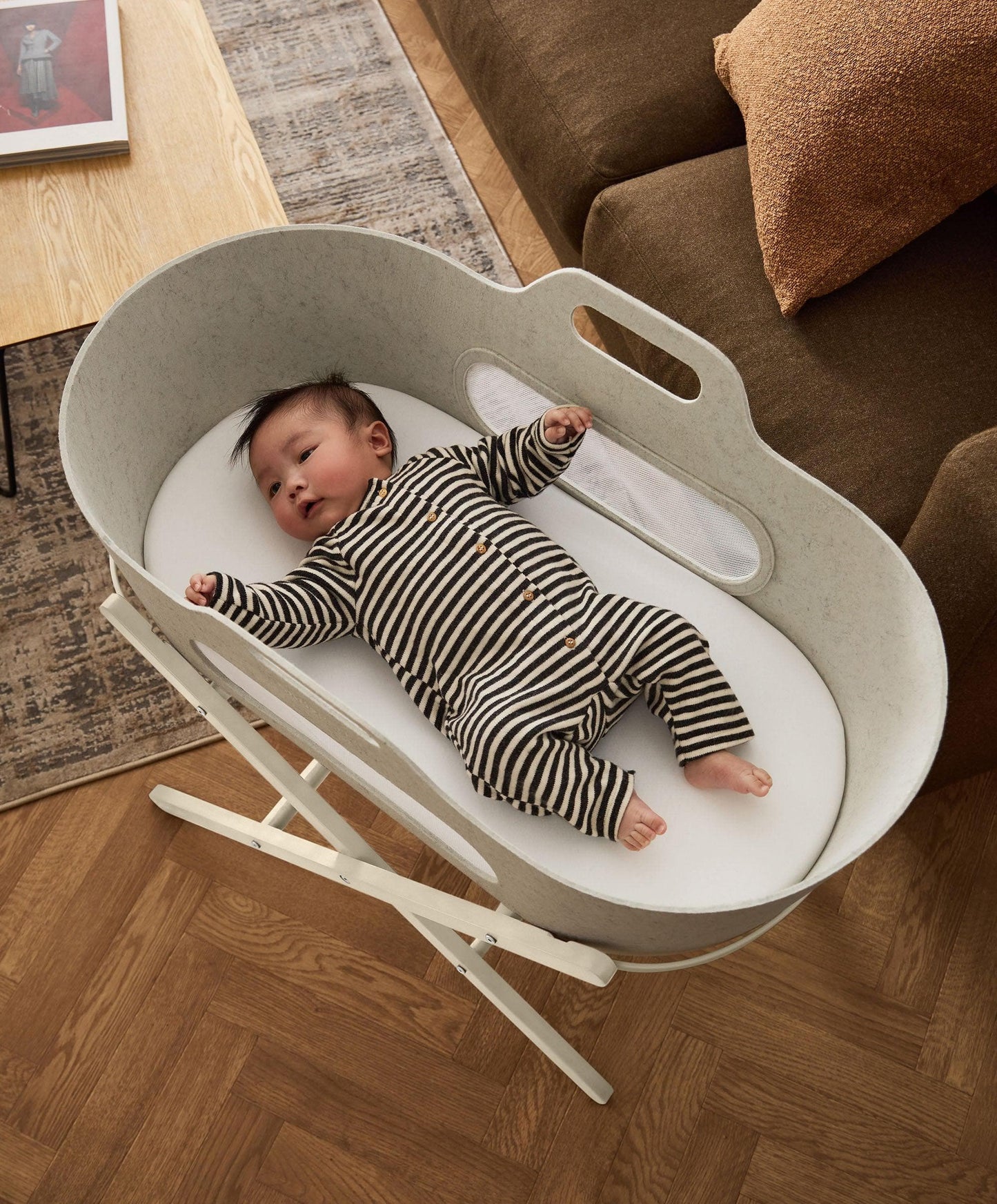 SnuzBaskit Barley Moses Basket & Cashmere Stand - Barley/Cashmere